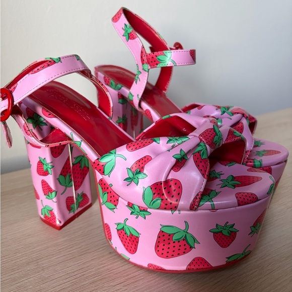 Sugar Thrillz x Dolls Kill Strawberry Fields Platform Pumps Pink 8 - Picture 14 of 15